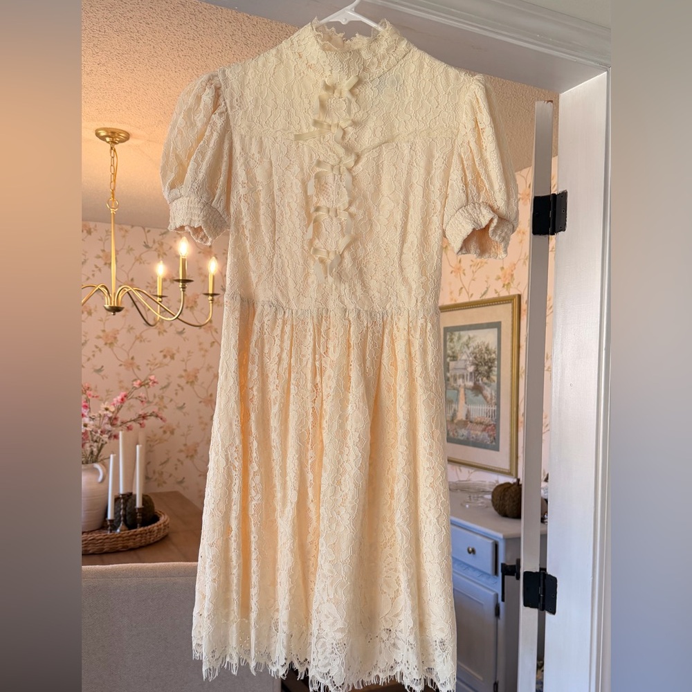 Ivy City co Duchess Cream Lace Short Sleeve Dress